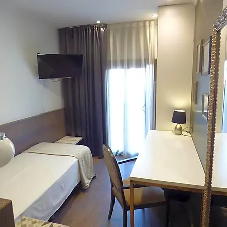 Moderno Hotel 3*