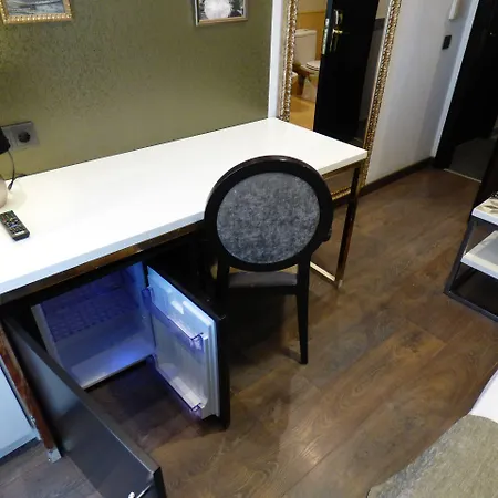 Moderno Hotel 3*
